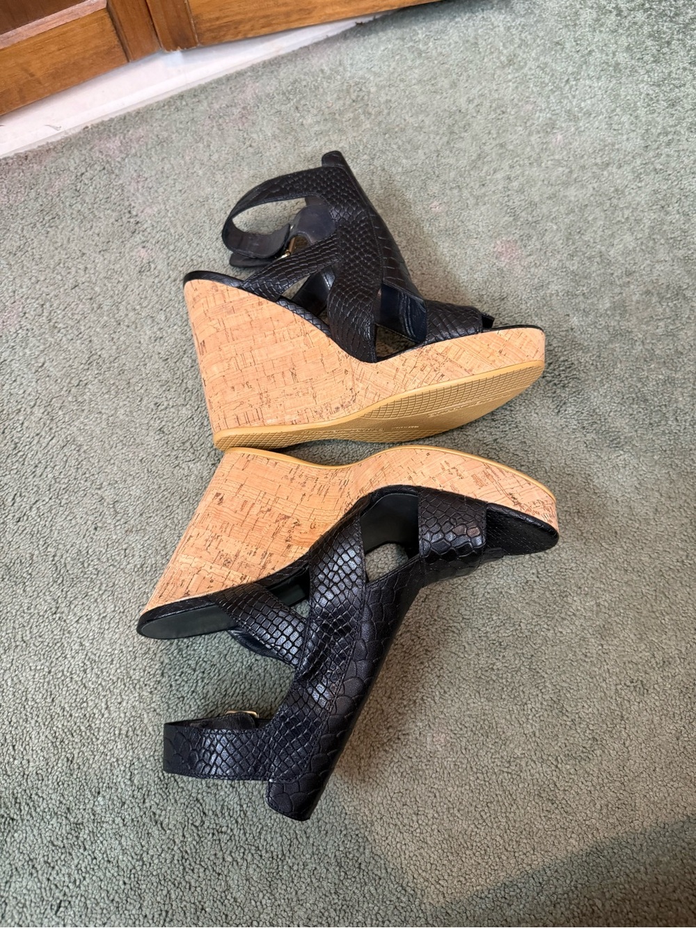 STUART WEITZMAN Black Leather Open-Toe Textured Wedge Sandals, BRAND NEW - Picture 4 of 7